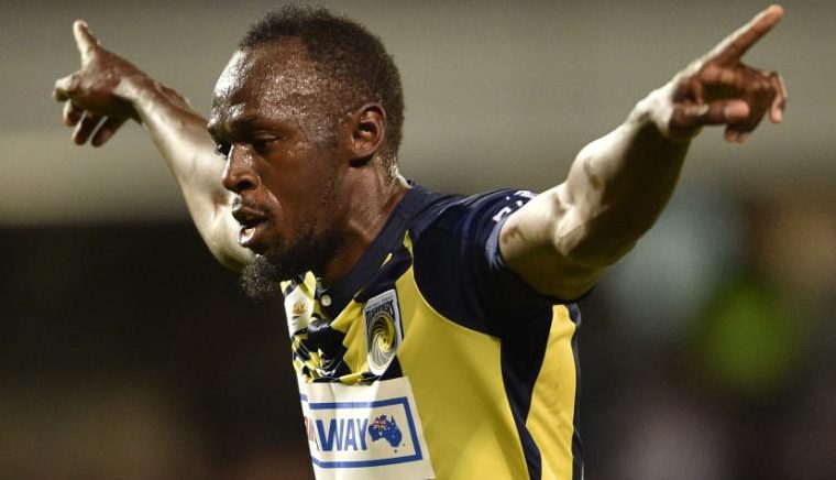 Atletická legenda Bolt v generálce na fotbalovou ligu v Austrálii dvakrát skóroval