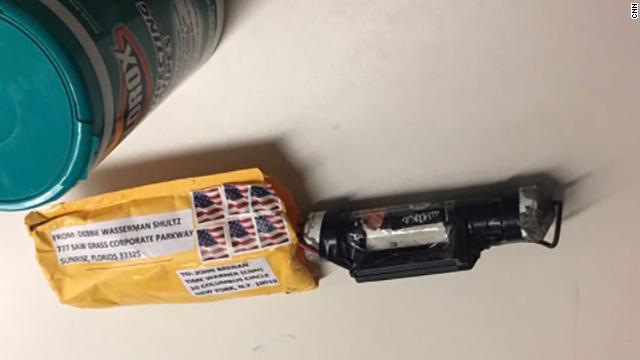 V USA v souvislosti s balíčky s výbušninou zadrželi jednu osobu