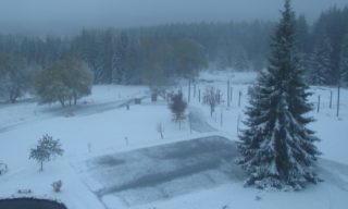 Na Šumavě napadlo v&nbsp;noci až 13 centimetrů sněhu. Brzo ale asi roztaje