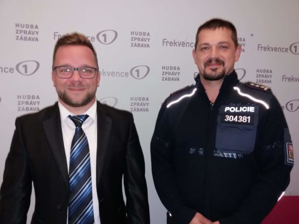 Měříme rychlost na&nbsp;místech, kde je riziko dopravní nehody. Může to být i&nbsp;30 metrů za cedulí, řekl v&nbsp;Press klubu Frekvence 1 šéf dopravní policie Tomáš Lerch