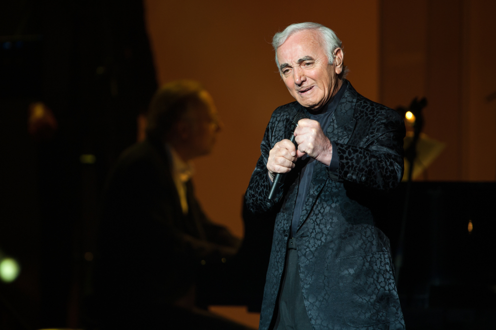 Zemřel Charles Aznavour, legendě francouzského šansonu bylo 94