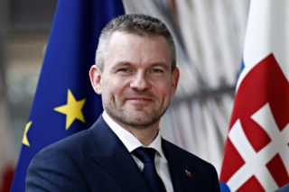 Slovenský premiér Pellegrini měl autonehodu, do cesty mu skočil jelen