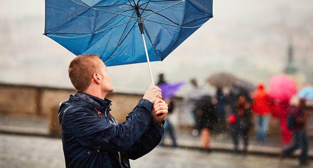 VÝSTRAHA: Celé Česko zasáhne silný vítr, na&nbsp;horách až o&nbsp;síle orkánu