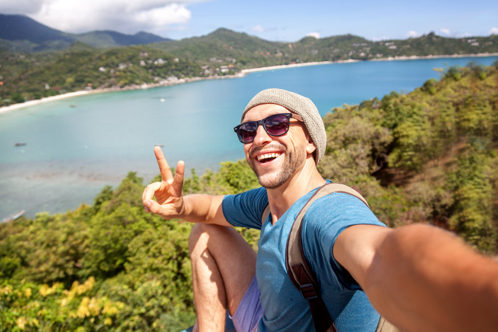 Focení s vlakem. Útoky zvířat. Při focení selfie zahynulo už 259 lidí