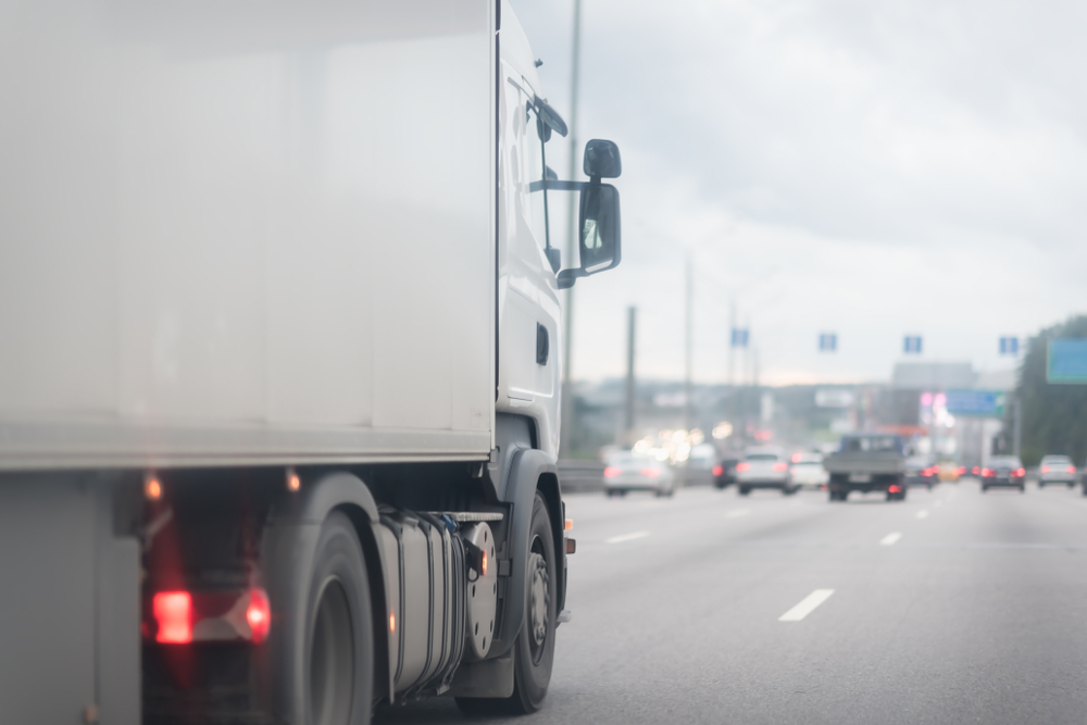 Při vykládce v&nbsp;Sušicích objevil řidič kamionu v&nbsp;autě čtyři migranty