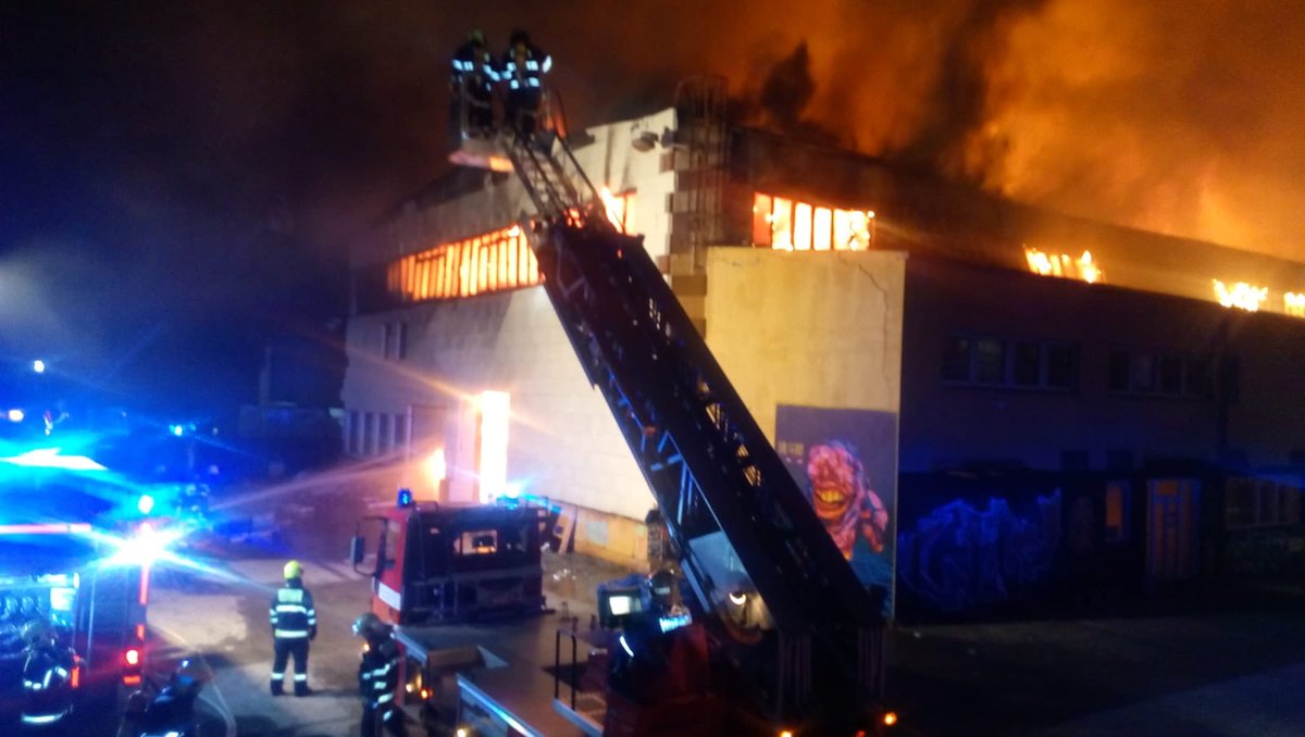 Trampolínové centrum v&nbsp;Praze někdo zapálil, škoda je 20 milionů