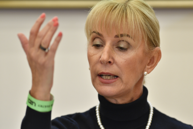 Neberte nám svátky! Zaměstnanci nosí zelené pásky, chtějí volno o svátcích