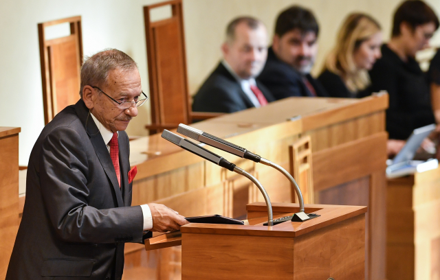 Senát odmítl snížit platy zastupitelů z&nbsp;řad zákonodárců