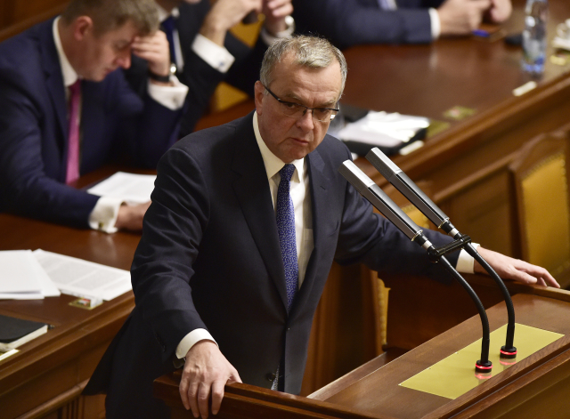 Poslanec Kalousek navštívil zavřenou restauraci, provinění vůči nařízení odmítá