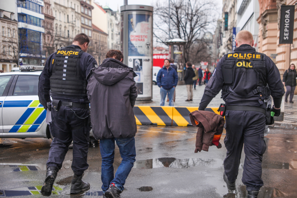 Policisty zatěžují fiktivní zločiny: Proč lidé lžou a co si vymýšlejí?