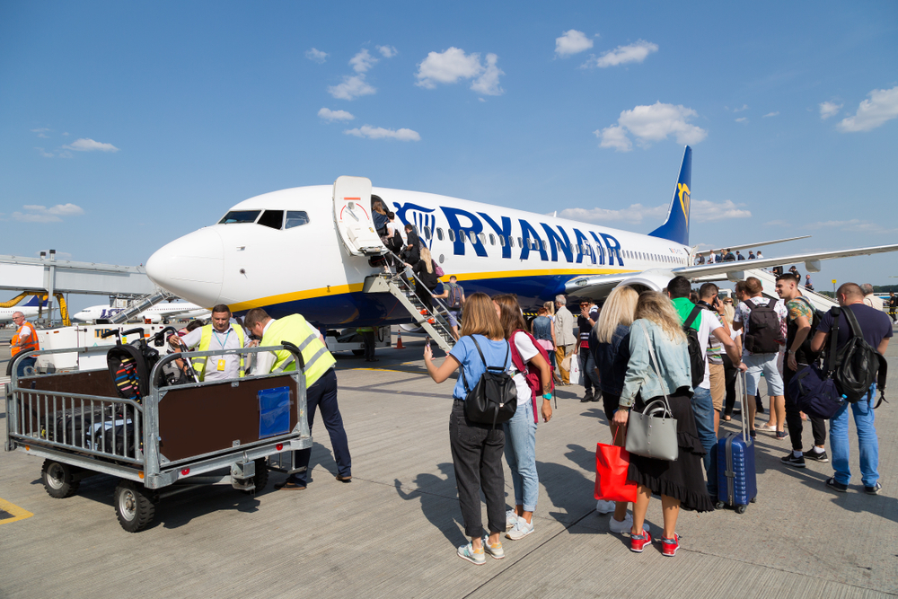 Itálie vyšetřuje Ryanair a&nbsp;Wizz Air kvůli poplatkům za zavazadla