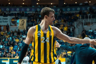 Basketbalista Jan Veselý je tatínkem. Má syna Liama