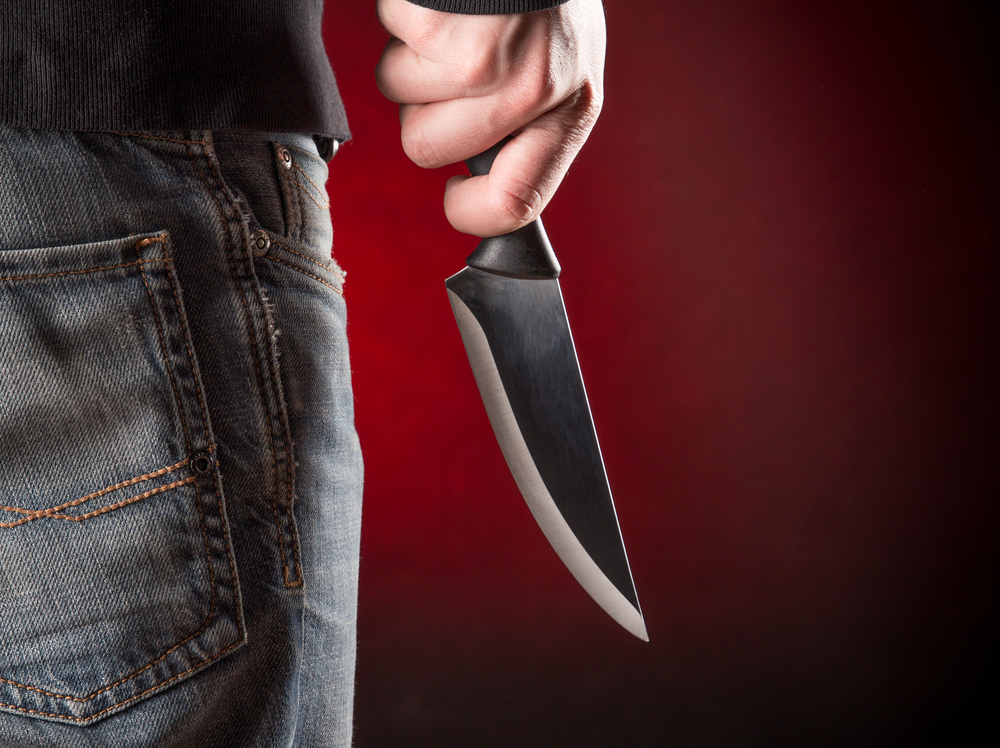 Za útok nožem dostal agresor podmínku. Směšné, rozčiluje se napadený
