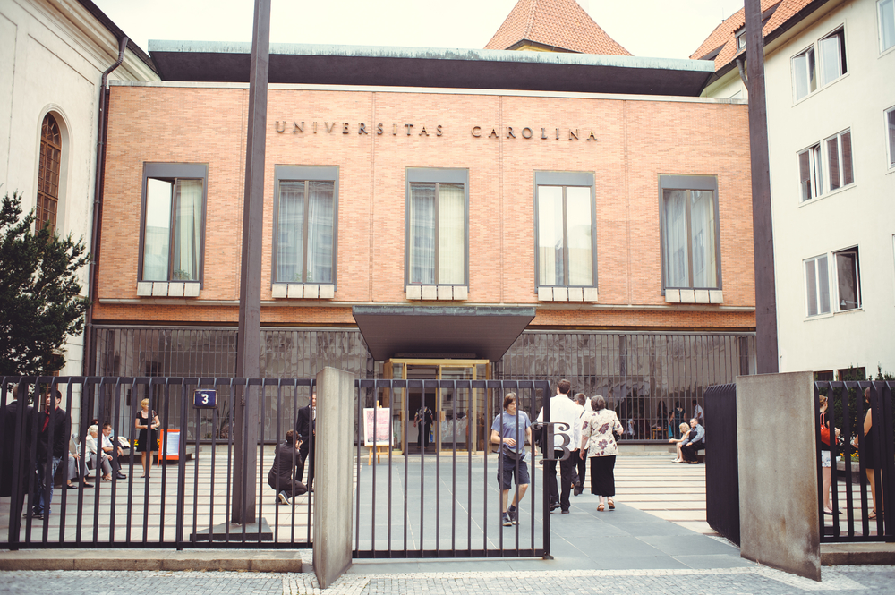 Univerzita Karlova poprvé absolventovi odejmula tituly kvůli plagiátorství