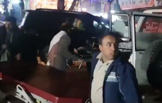 Atentát na&nbsp;náboženském shromáždění v&nbsp;Kábulu zabil desítky lidí