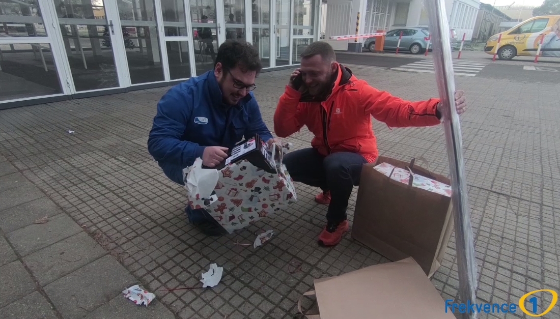 VIDEO: Splněná vánoční přání Frekvence 1. Dominik od nás dostal snowboard!