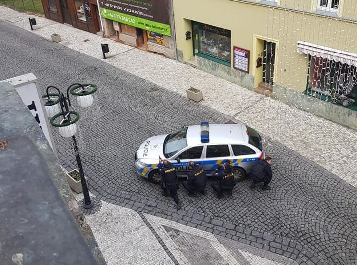 V Teplicích lupiči přepadli zlatnictví, policie po nich pátrá