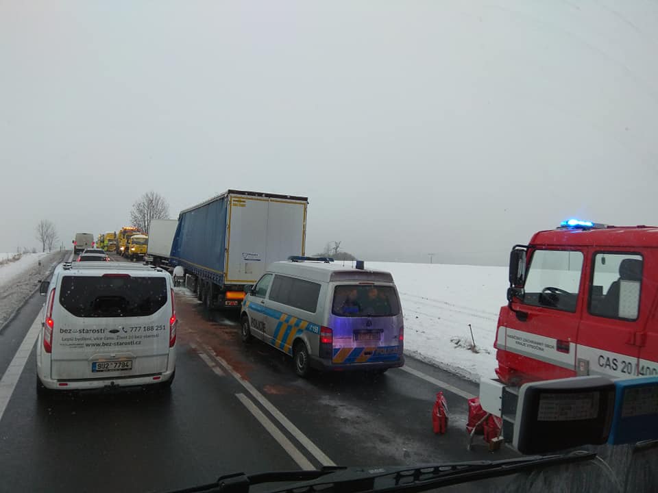 Nehoda kamionů u&nbsp;D1 komplikuje dopravu, tvoří se kolony