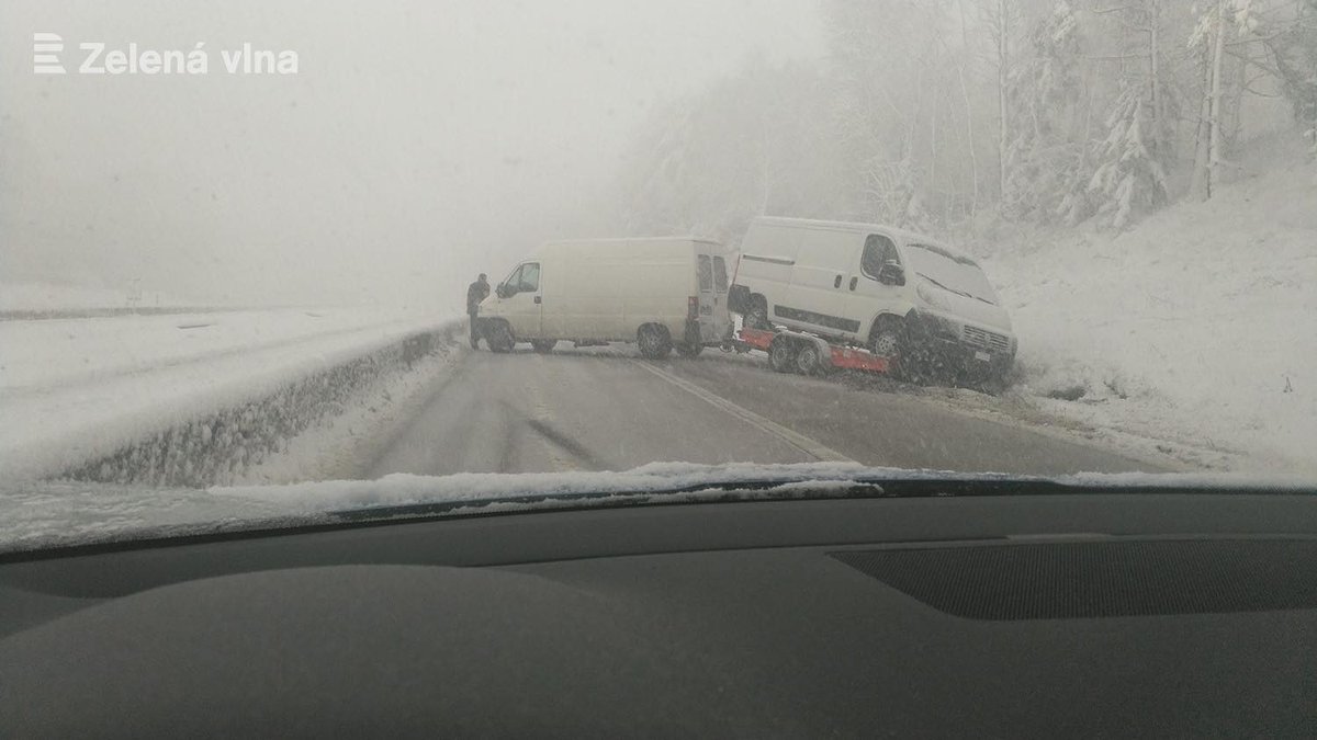 Kolaps na D1 stojí miliony, silničáři postupují pomalu, shodují se dopravci