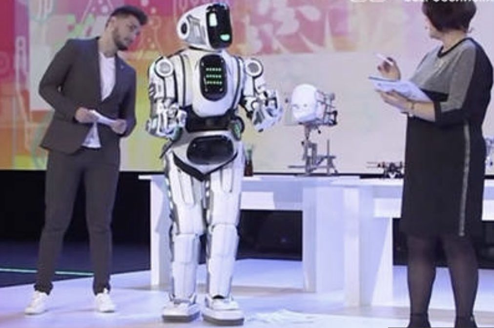 Trapas! Rusové zaměnili člověka v&nbsp;převleku za robota
