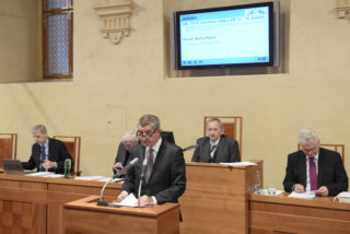 Senát se postavil proti zrušení karenční doby