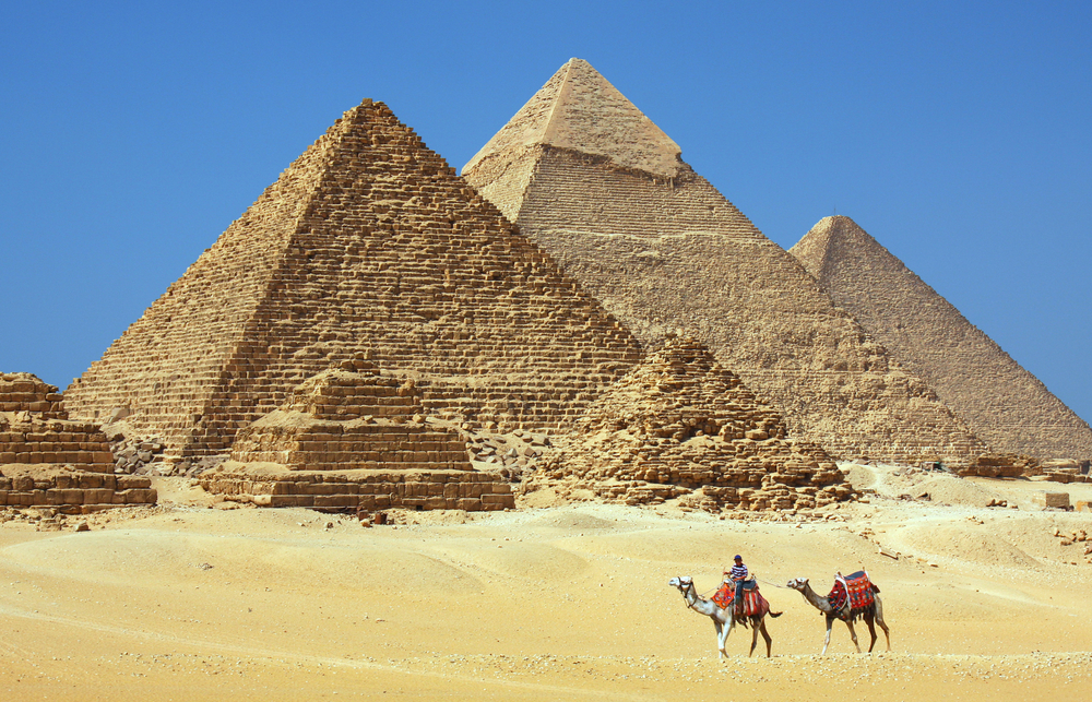 Bomba u autobusu s turisty zabila v egyptské Gíze dva Vietnamce