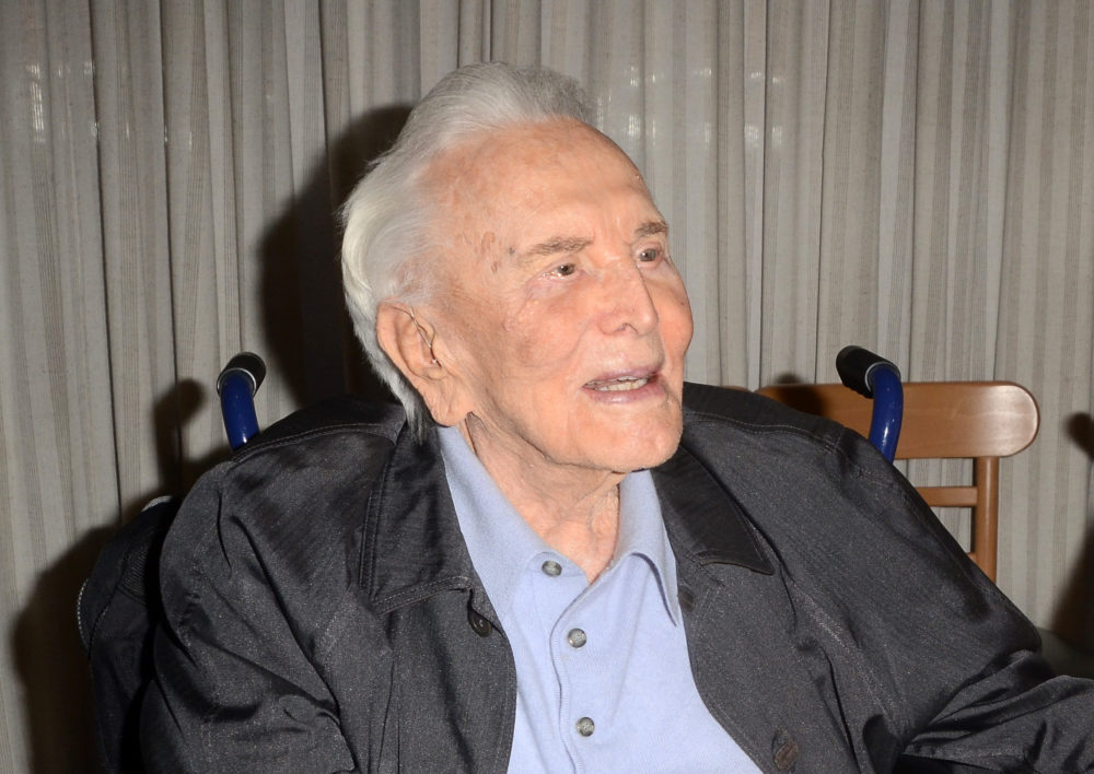 Představitel legendárního Spartaka, Kirk Douglas, slaví 102. narozeniny