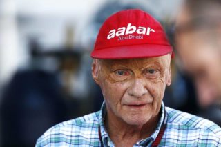 Legendární pilot Formule&nbsp;1 Niki Lauda je opět v&nbsp;nemocnici. Stále doplácí na&nbsp;následky 40 let staré nehody
