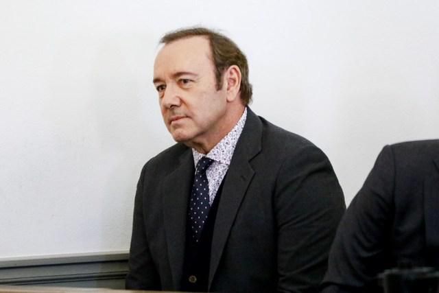 Soud zakázal herci Spaceymu přibližovat se k jeho údajné oběti