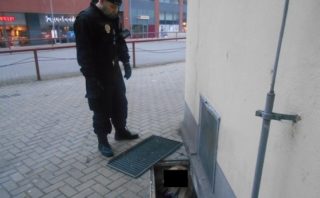 Muž se v&nbsp;Ústí nad Labem propadl do větrací šachty, zůstal v&nbsp;ní uvězněný celou noc
