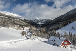 VÝSTRAHA: V&nbsp;Krkonoších stouplo nebezpečí lavin na&nbsp;čtvrtý stupeň