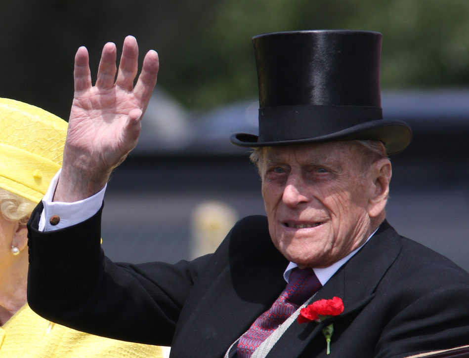 Nové okolnosti nehody prince Philipa! Co patrně způsobilo srážku vozidel?