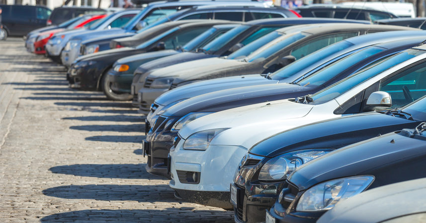 Pozor na »šmejdy«! Zákon loni porušila více než polovina autobazarů, zjistila ČOI