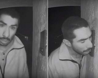 VIDEO: To se jen tak nevidí! Muž stál před domem a&nbsp;tři hodiny lízal zvonek u&nbsp;dveří