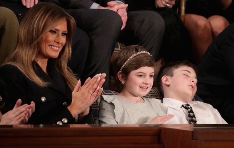 FOTO: Chlapec si zdříml při&nbsp;projevu Trumpa. Neuvěříte, jak se jmenuje!