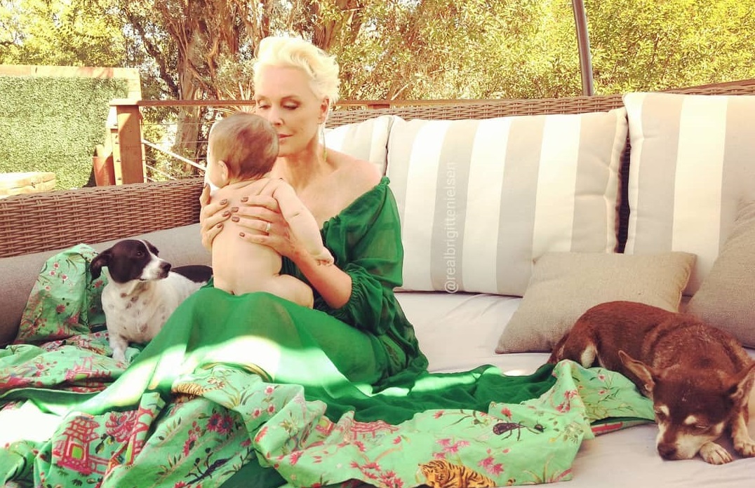 FOTO: Herečka Brigitte Nielsen (55) porodila holčičku! Energie jí prý nechybí