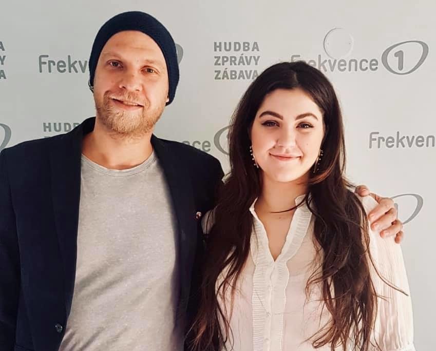 O5 a Radeček a Celeste Buckingham zahráli ŽIVĚ československou novinku!