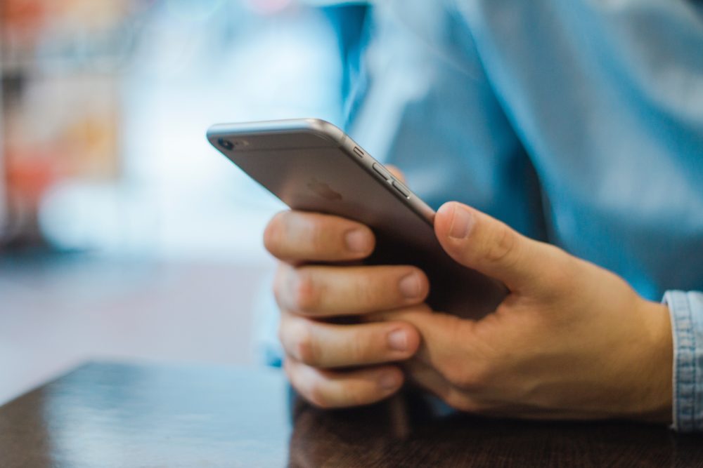 Bankovní aplikaci má v mobilu polovina Čechů, bojí se bezpečnosti