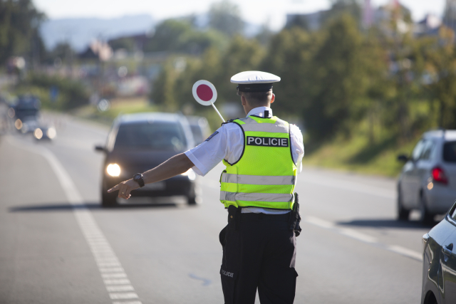Praha kupuje nové měřící zařízení. Policie bude pravidelně kontrolovat emise aut