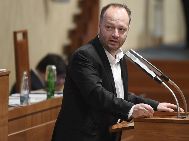 Pražský hrad podal trestní oznámení na&nbsp;Lásku a&nbsp;Rekonstrukci státu