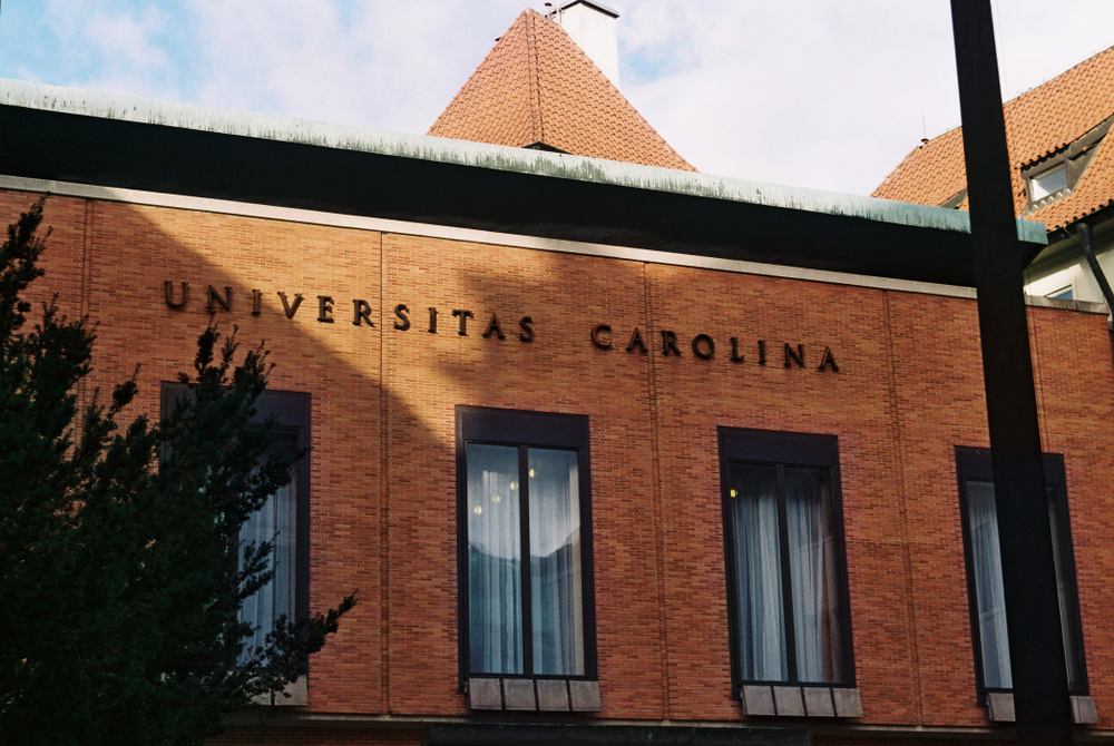 Studenti Karlovy univerzity žádají zrušení kolonky pohlaví. Petice sbírá stovky podpisů