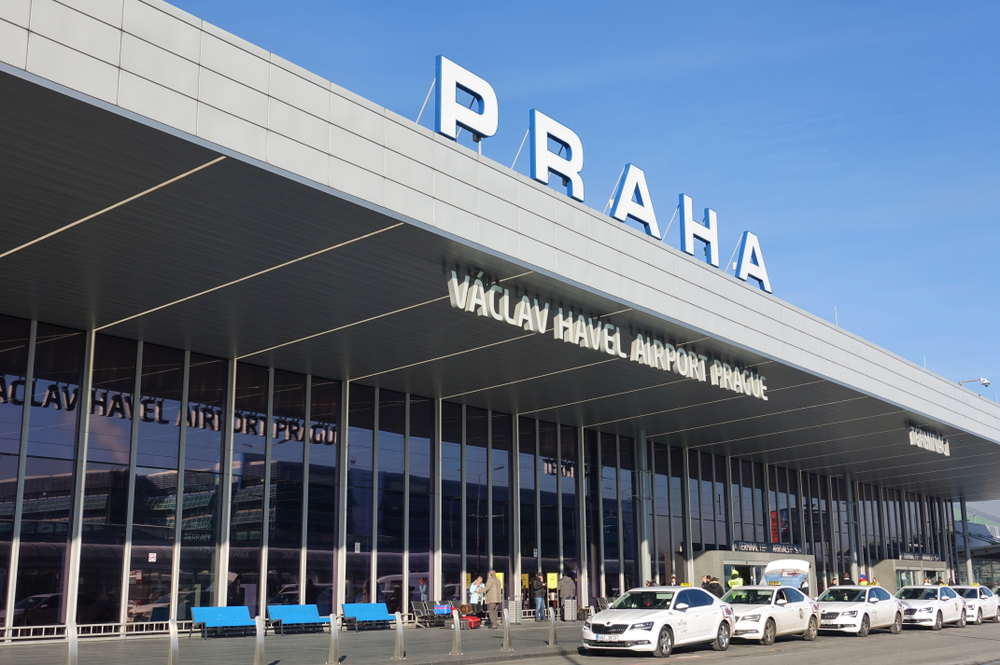 Muž na&nbsp;cestě z&nbsp;Prahy prošel přes čtyři kontroly na&nbsp;kamarádův pas! Zjistil to až doma