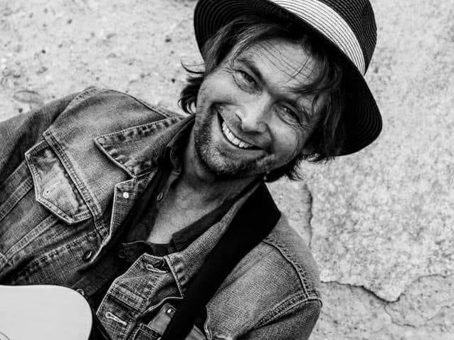 Ve věku 50 let zemřel muzikálový herec Robert Hlavatý. Zahrál si i v Ulici