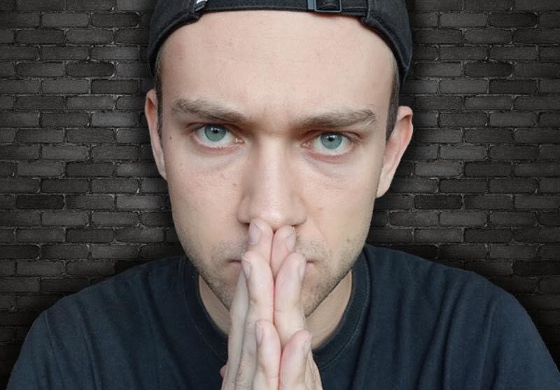 Dvaadvacetiletý youtuber chodil se 13letou dívkou! Po&nbsp;vlně kritiky se rozešli
