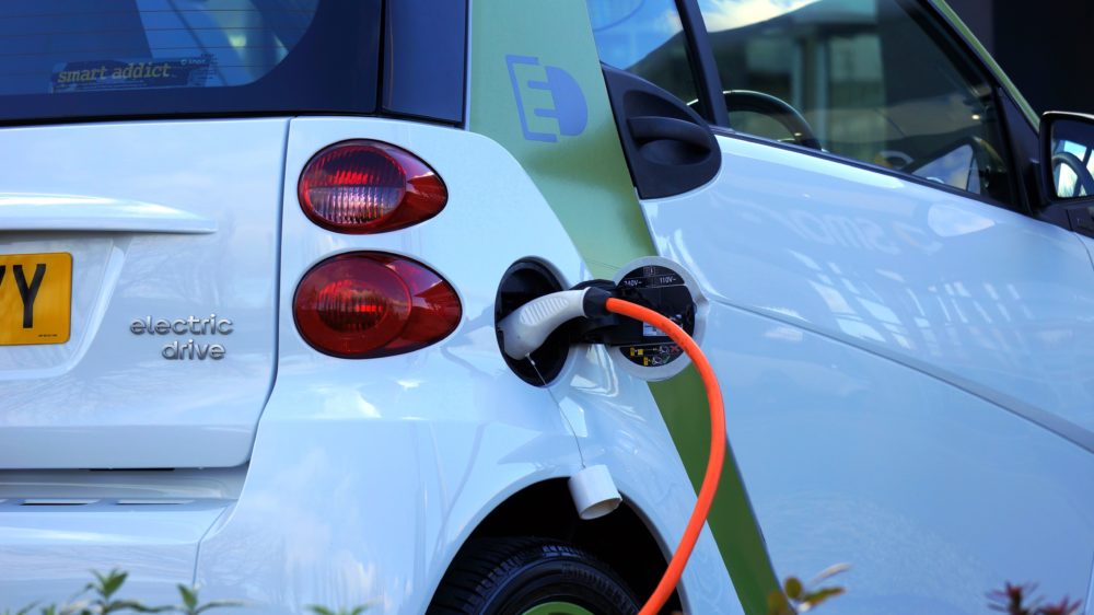 Problém pro&nbsp;elektromobily v&nbsp;Česku? Za šest let bude chybět 3000 dobíječek