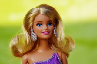 Panenka Barbie slaví 60 let! Stále patří k&nbsp;nejoblíbenějším hračkám