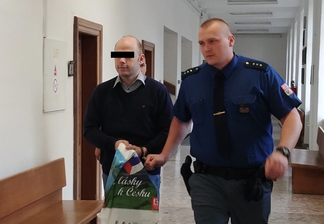 Kvůli vybržďování způsobil smrtelnou nehodu, dostal 11 let. ÚS zamítl muži stížnost