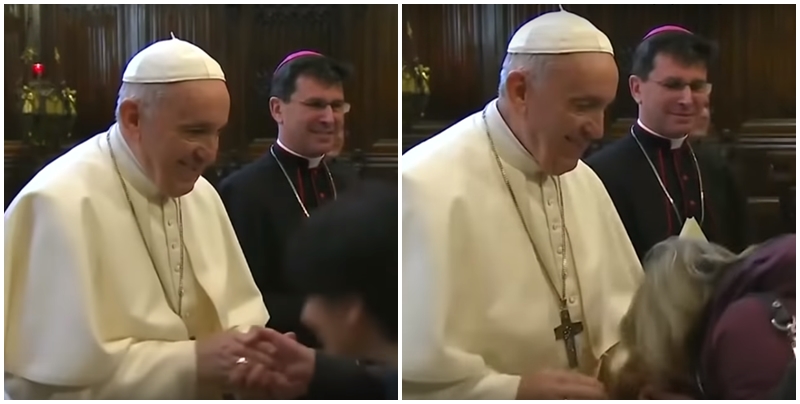 Papež nechtěl, aby mu líbali prsten, protože se bál šíření bacilů