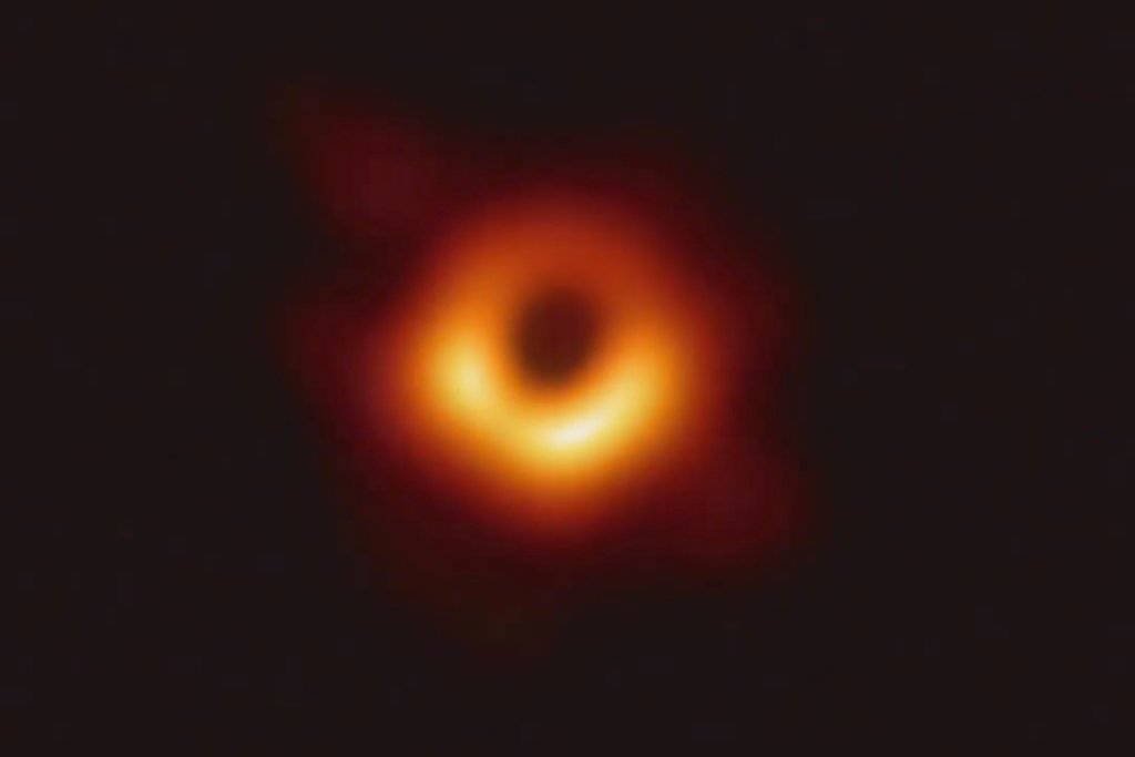 Astronomové poprvé ukázali FOTKU černé díry. Jak vypadá?