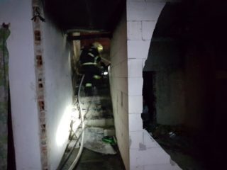 Hasiči objevili v&nbsp;hořící bývalé kotelně v&nbsp;Kroměříži dva mrtvé